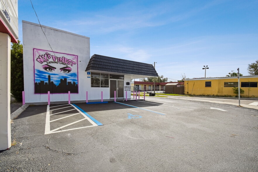 More Photos Of 1006 6th St NW, Winter Haven Freestanding For Lease