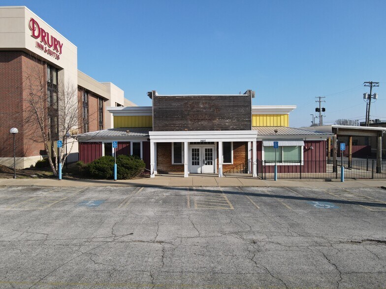 More Photos Of 3607 S Range Line Rd, Joplin Restaurant For Lease