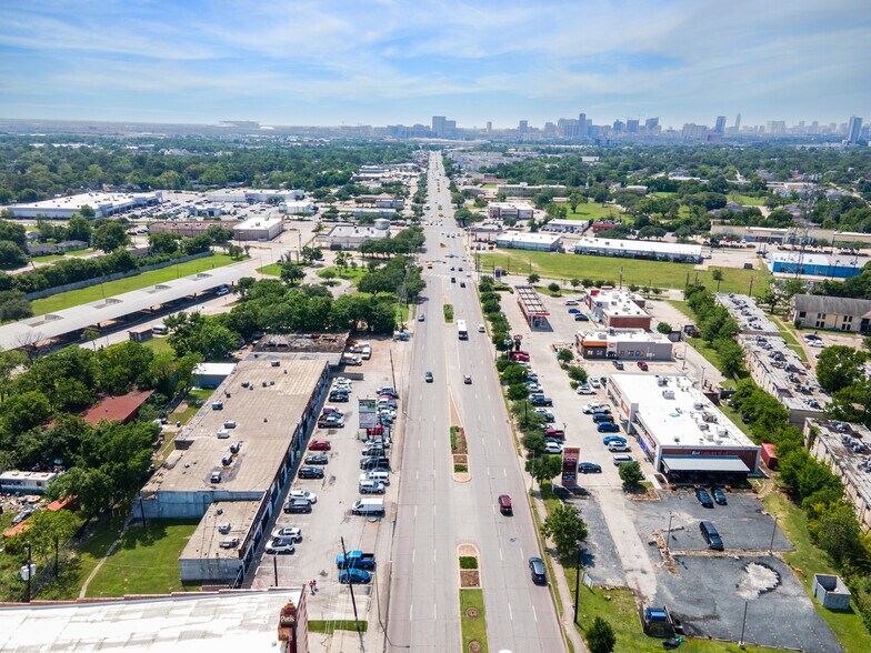 More Photos Of 3922-3936 Old Spanish Trl, Houston Unknown For Lease