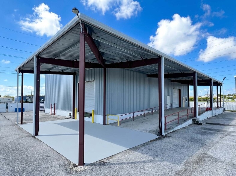 More Photos Of 250 E Charlotte Ave, Punta Gorda Warehouse For Lease