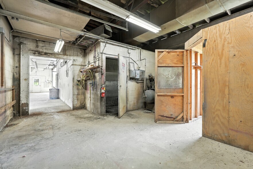 More Photos Of 717 East St, Pittsfield Auto Repair For Lease