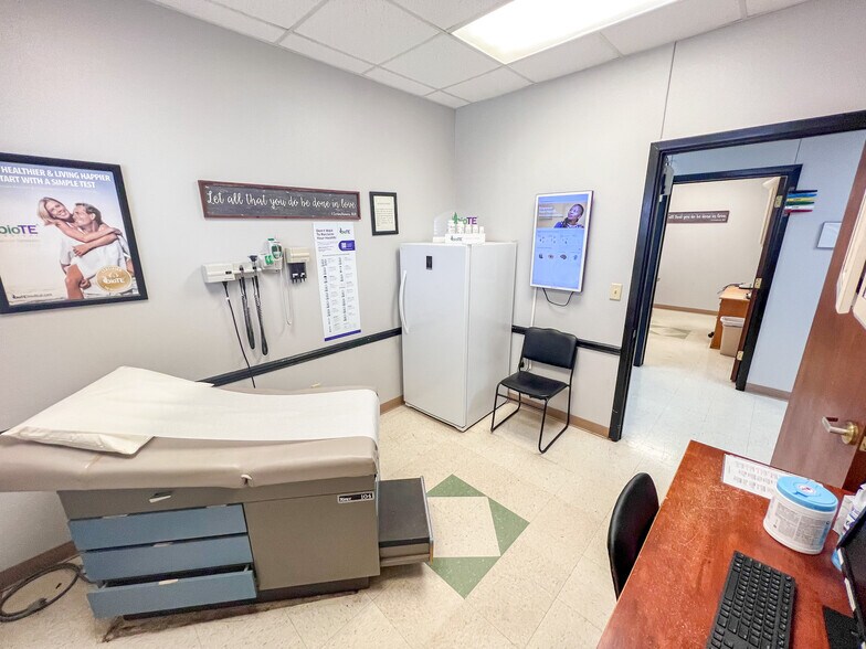 More Photos Of 3401 Greenbriar, Midland Medical For Lease