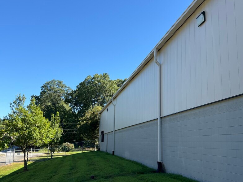 More Photos Of 7609 Canoe Rd, Greensboro Warehouse For Sale
