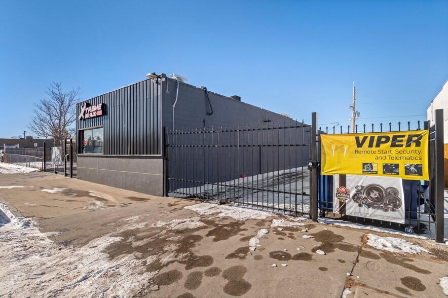 More Photos Of 1535 Chester St, Aurora Auto Repair For Sale