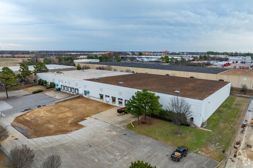 More Photos Of 4140 BF Goodrich, Memphis Distribution For Lease