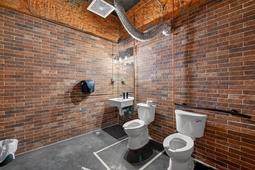 More Photos Of 200 Barrett St, Monroe Warehouse For Lease