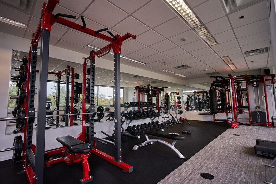 More Photos Of 104 Decker Ct, Irving Unknown For Lease