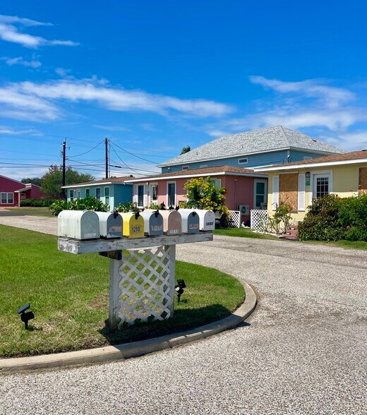 More Photos Of 1206-1214 S Church St, Rockport Apartments For Sale