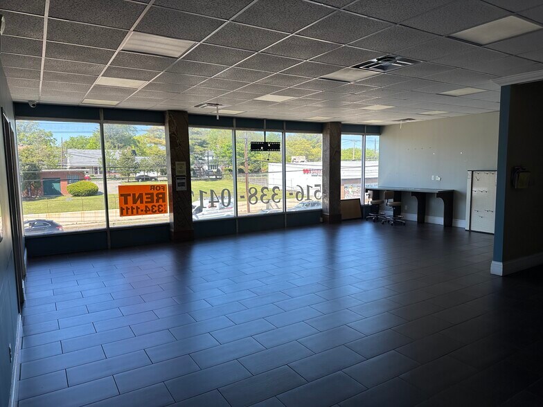 More Photos Of 1570 Old Country Rd, Westbury Office For Lease