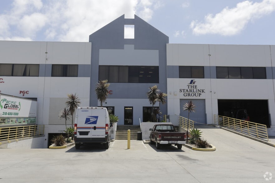 More Photos Of Century Blvd @ Prarie Ave, Inglewood Unknown For Lease