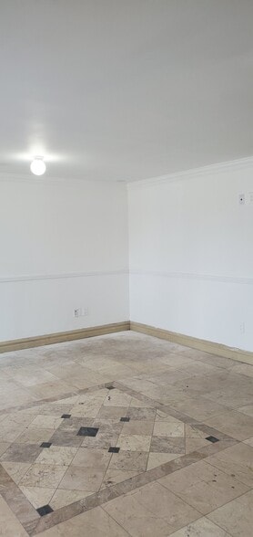 More Photos Of 4201-4237 NW 37th Ave, Miami Warehouse For Lease