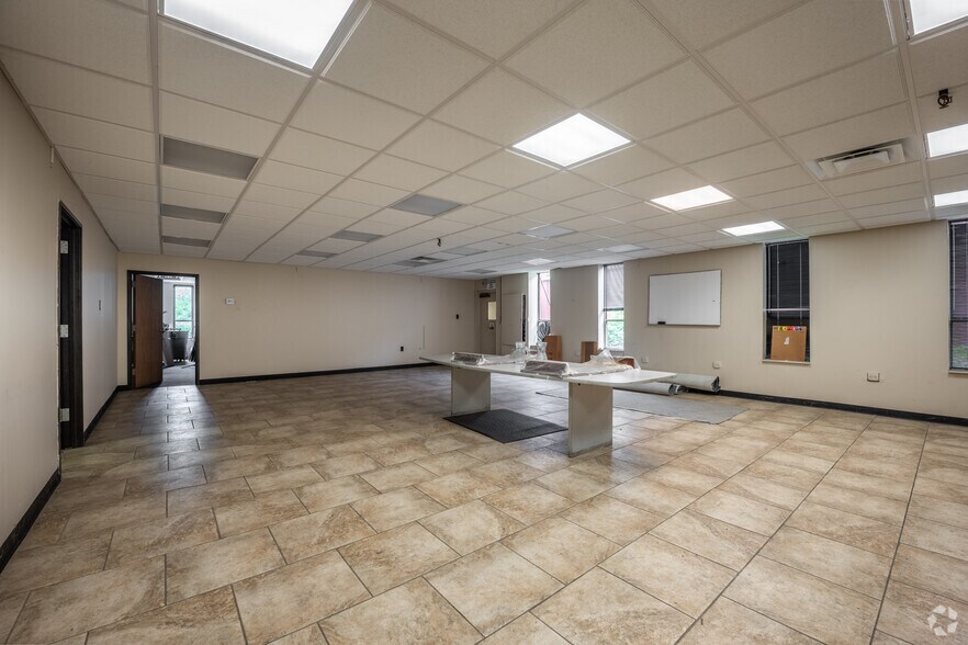 More Photos Of 500 N Bell Ave, Carnegie Warehouse For Lease