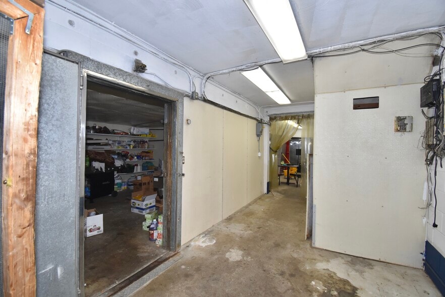 More Photos Of 982 Main St, Springfield Storefront For Sale