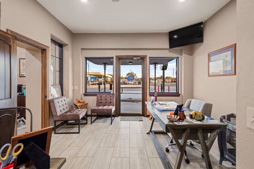 More Photos Of 312 Main St, Weatherford Land For Sale