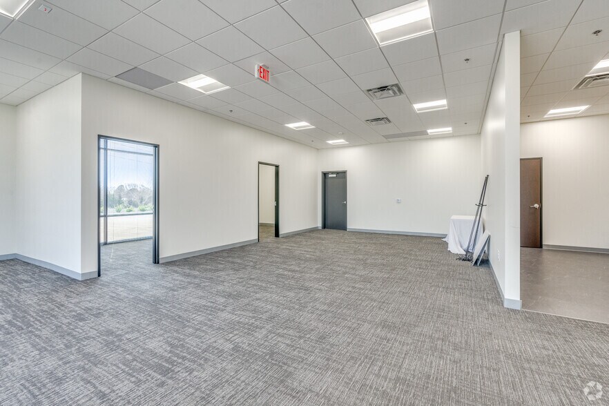 More Photos Of 3411 Mingo Rd, Denton Unknown For Lease