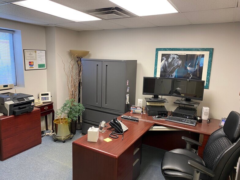 More Photos Of 400 Mason Rd, Fairport Warehouse For Lease