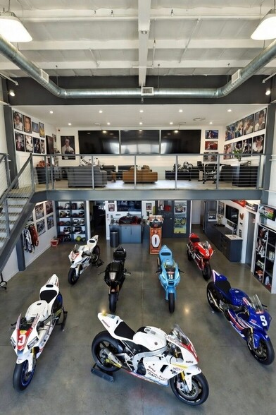 More Photos Of 2035 Valley Ridge Cir, Highland Village Flex For Lease