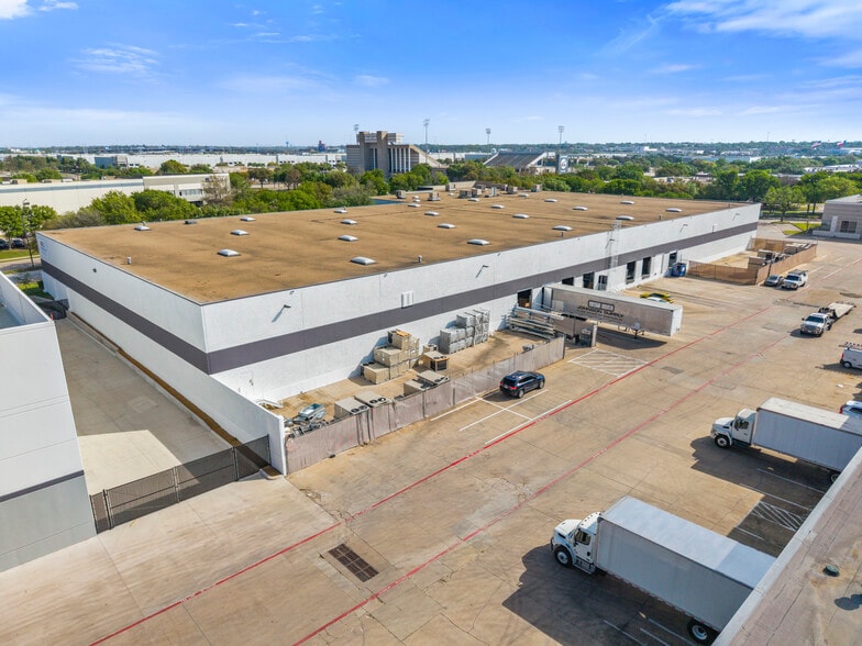 More Photos Of 1401 Valwood Pky, Carrollton Distribution For Sale
