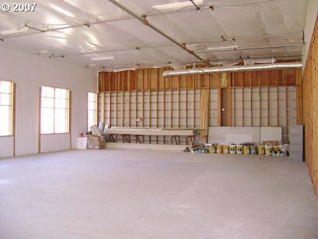 More Photos Of 1495 NW Garden Valley Blvd, Roseburg Office For Lease