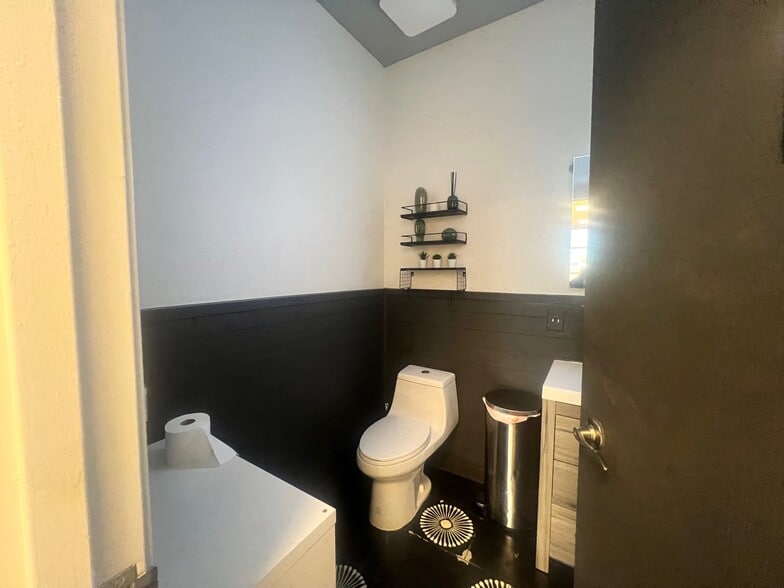 More Photos Of 9299 W Olive Ave, Peoria Showroom For Sale