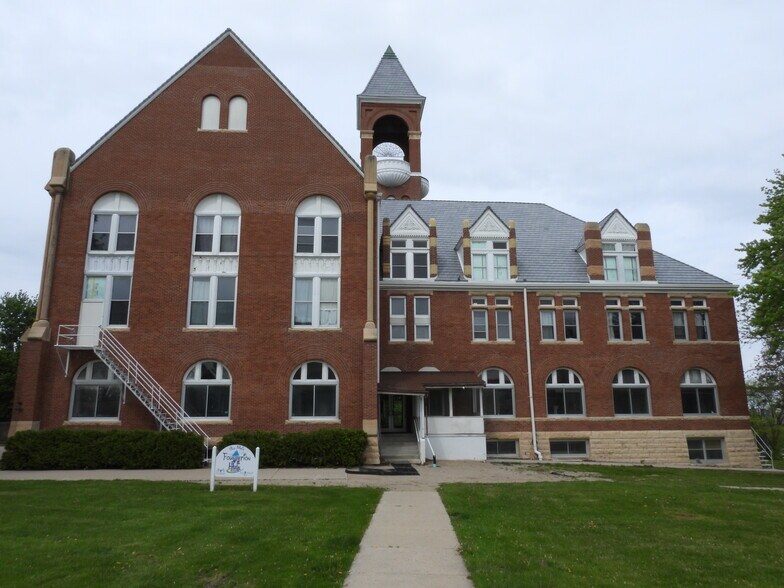 More Photos Of 315 S Grove Ave, Owatonna Schools For Sale