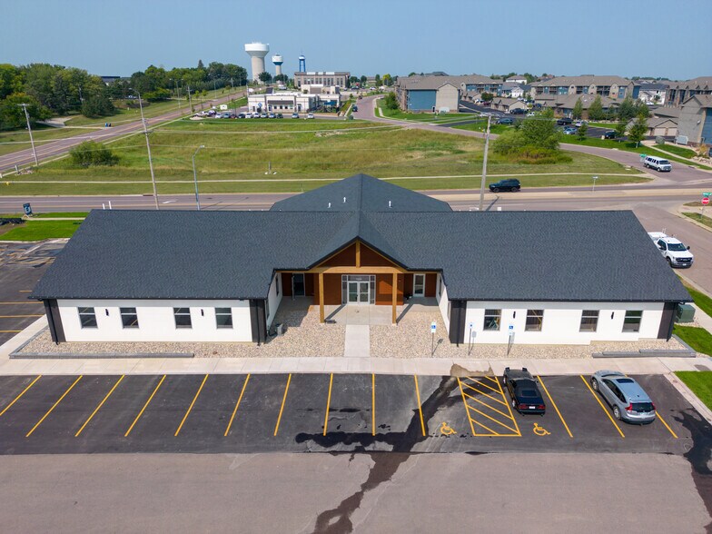 Primary Photo Of 7520 S Grand Arbor Ct, Sioux Falls Office For Lease
