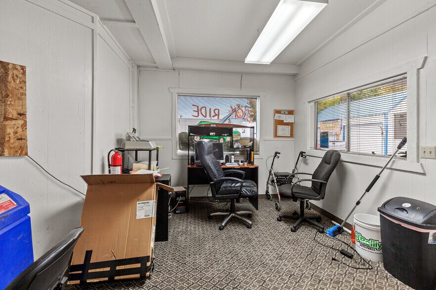 More Photos Of 2929 N Government Way, Coeur d'Alene Auto Dealership For Sale