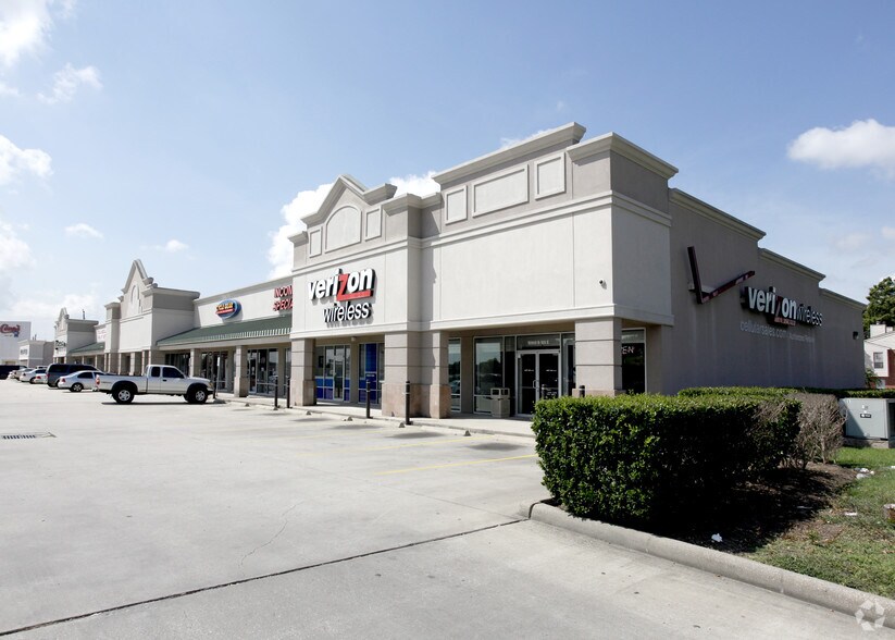 More Photos Of 10900 Gulf Fwy, Houston Unknown For Lease
