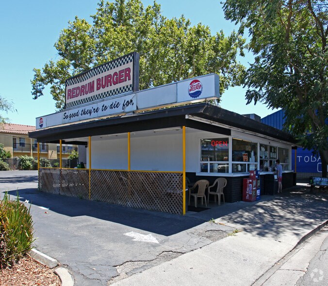 Primary Photo Of 978 Olive Dr, Davis Restaurant For Lease