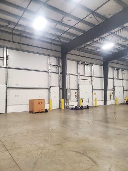 More Photos Of 15 Burton Dr, Cheshire Distribution For Lease