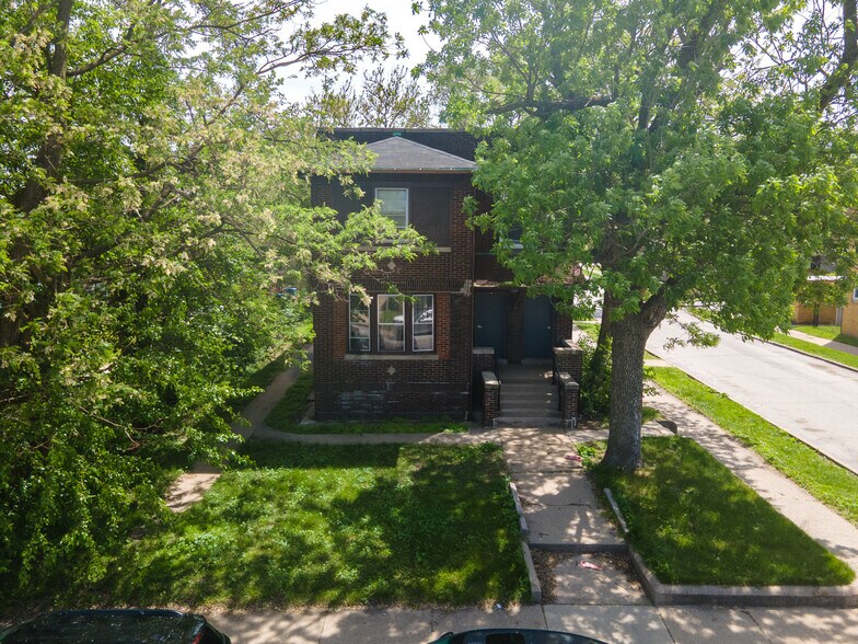 Primary Photo Of 11 157th St, Calumet City Apartments For Sale