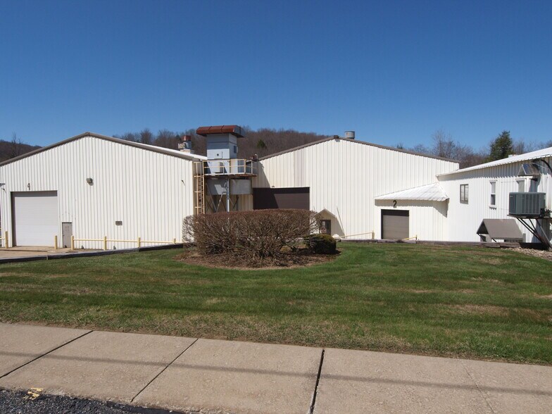 More Photos Of 310 State St, Saint Marys Warehouse For Lease