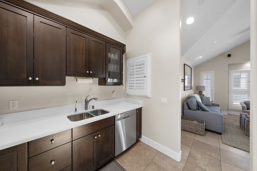 More Photos Of 74 San Francisco St, Avila Beach Flex For Sale