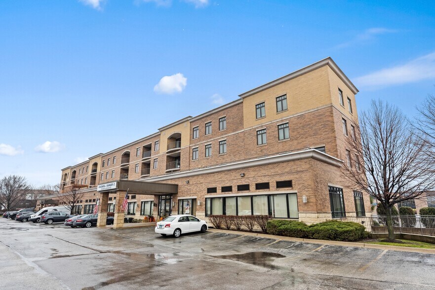 More Photos Of 6400 N Northwest Hwy, Chicago Apartments For Lease