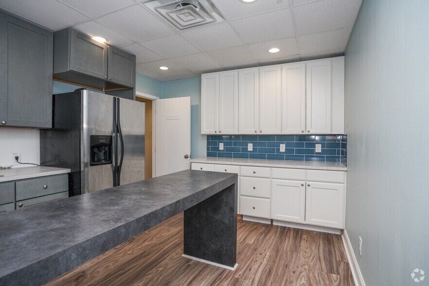 More Photos Of 1102-1108 Weems St, Jackson Warehouse For Sale