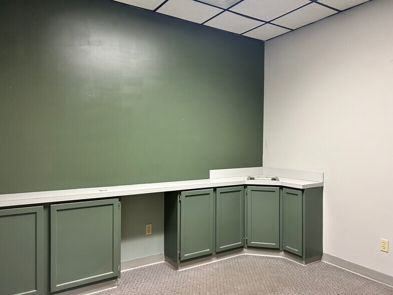 More Photos Of 3234 S Westnedge Ave, Kalamazoo Medical For Sale