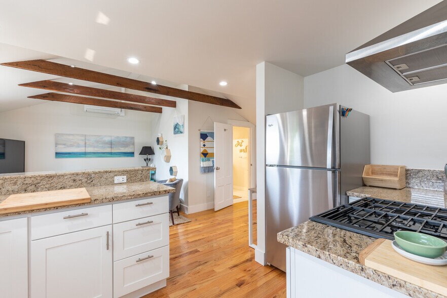 More Photos Of 1030 G St, Napa Apartments For Sale