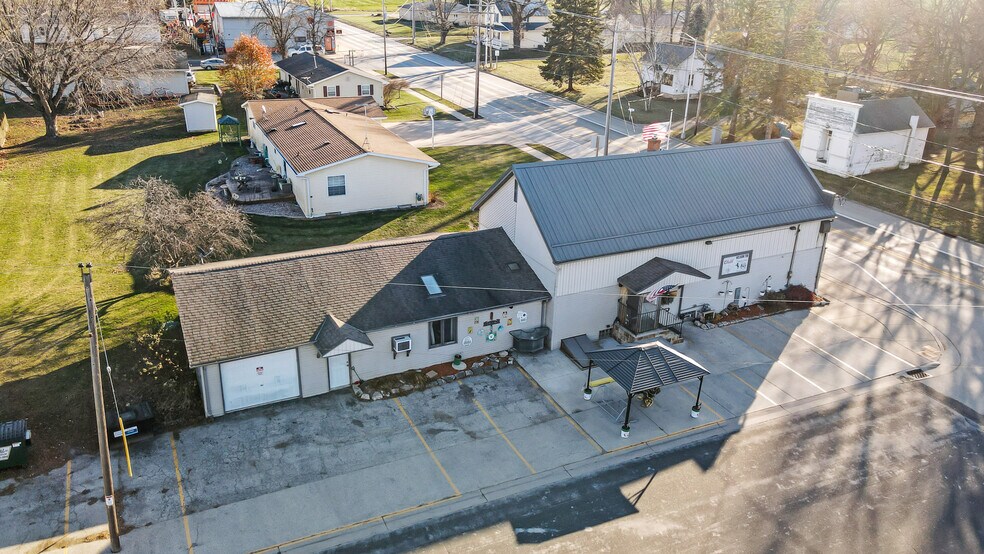 More Photos Of 1689 Day St, Greenleaf Restaurant For Sale