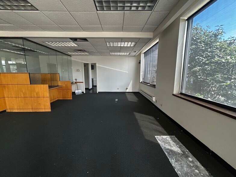 More Photos Of 6000 W Montrose Ave, Chicago Bank For Sale