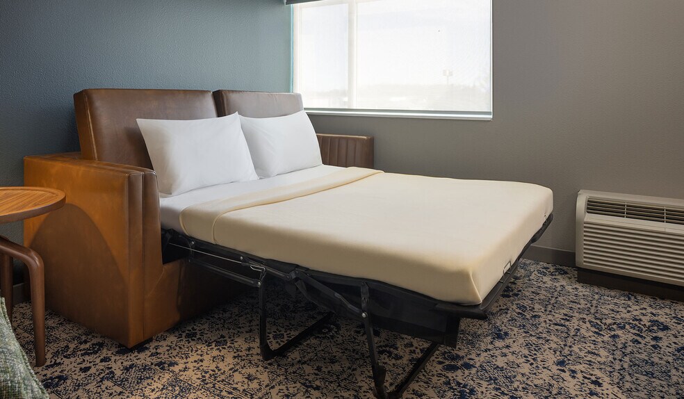 More Photos Of 4960 Towne Centre Rd, Saginaw Hotel For Sale