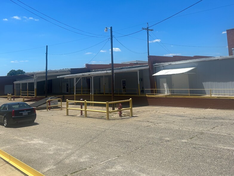 More Photos Of 100 N 13th St, Erwin Warehouse For Lease