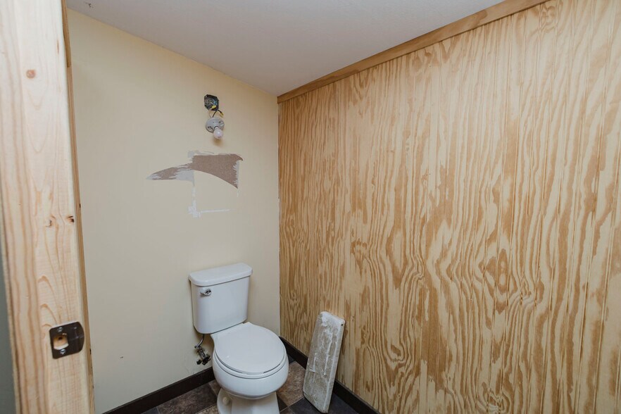 More Photos Of 1610 W 6th Ave, El Dorado General Retail For Sale