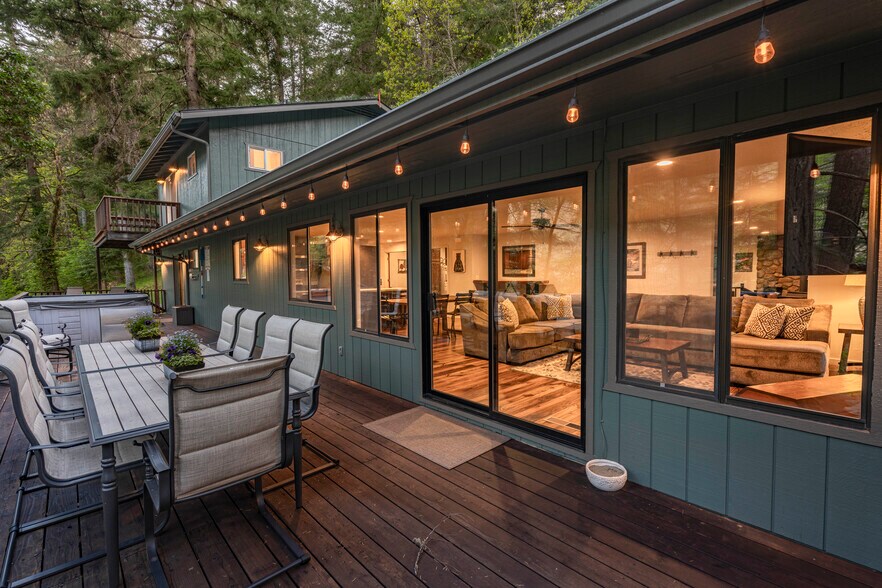 More Photos Of 11744 Galice Rd, Merlin Hotel For Sale