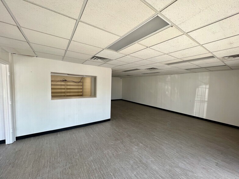 More Photos Of 329 E Shockley Ferry Rd, Anderson Light Distribution For Lease