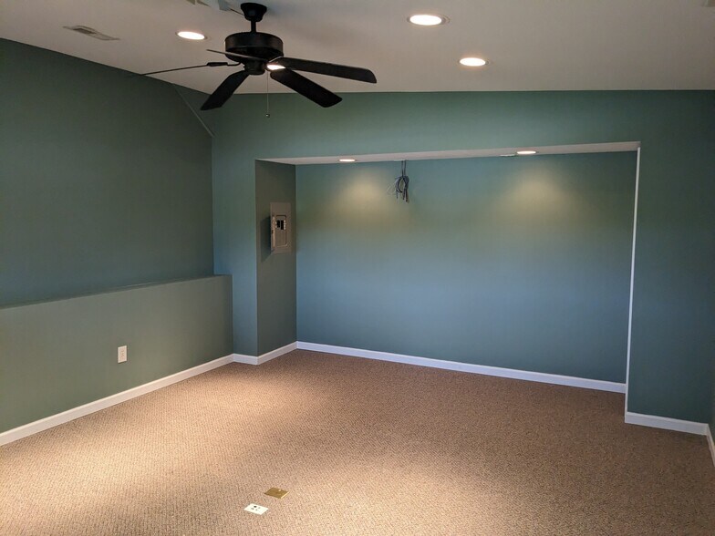 More Photos Of 5025 Old York Rd, Rock Hill Distribution For Lease