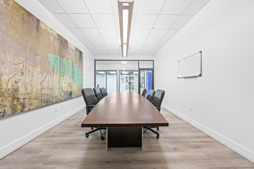 More Photos Of 2500 NW 39th St, Miami Light Distribution For Sale