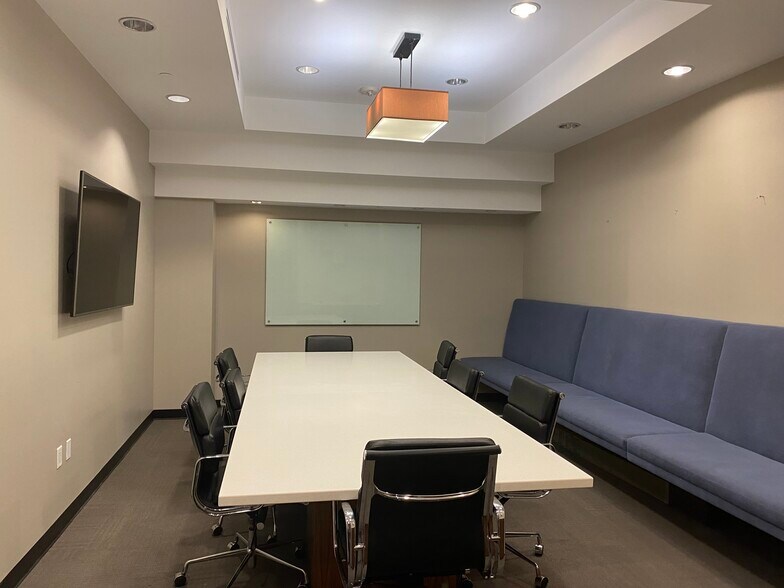 More Photos Of 2200 E Williams Field Rd, Gilbert Storefront Retail Office For Lease