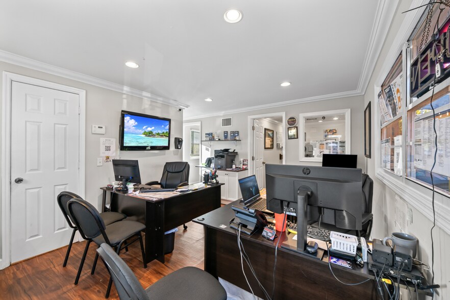 More Photos Of 4521 N Federal Hwy, Pompano Beach Auto Dealership For Sale