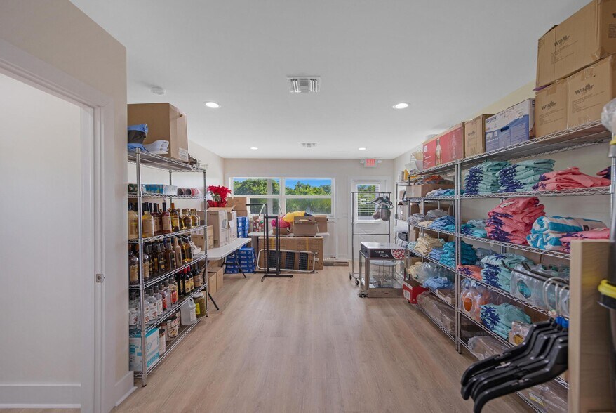 More Photos Of 19950-19980 Overseas Hwy, Sugarloaf Key Office For Sale