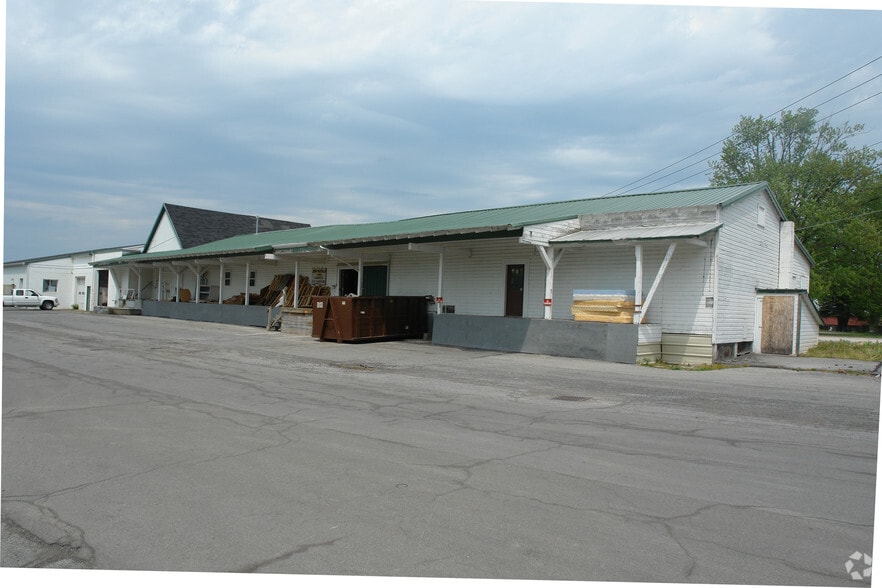 More Photos Of 104 Lenox Ave, Oneida Freestanding For Sale